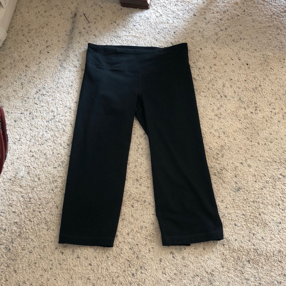 Women’s black under armor leggings. Size small.